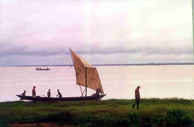 Canoe with sail, Volta Lake